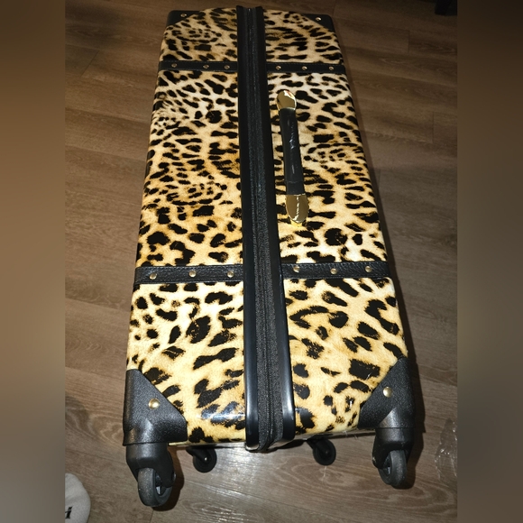 Vince Camuto Leopard Luggage Set - Picture 12 of 14